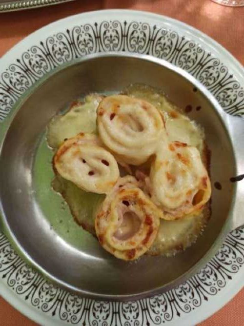 Crepes con prosciutto e formaggio